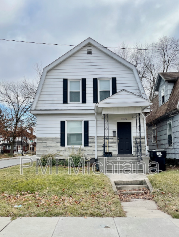 South Bend House: 1226 E Madison St