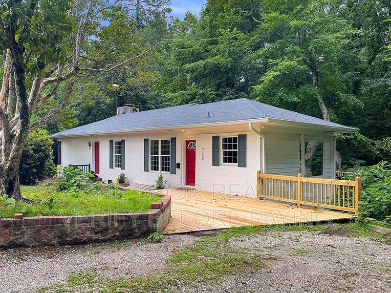 Williamsburg House: 712 Powell Street