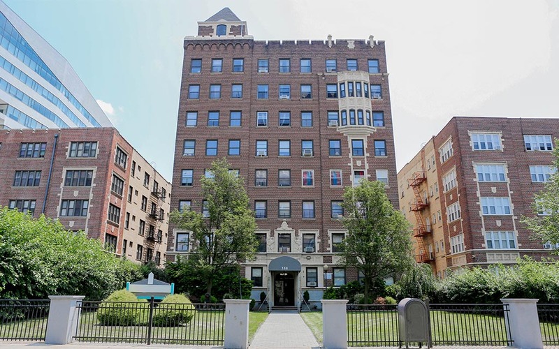 East Orange Condo: 158 S Harrison St - 2G