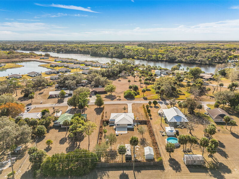Fort Denaud House: 985 Quail Run