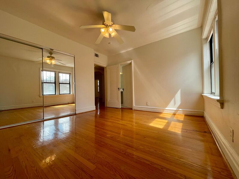 St Louis Condo: 6238 Southwood Ave - 3S