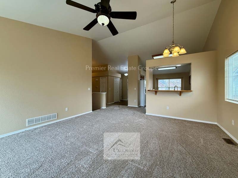 Fountain House: 6769 Ventana Ln