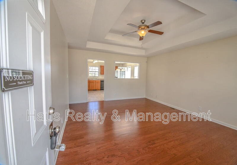 Clarksville House: 955 Russet Dr