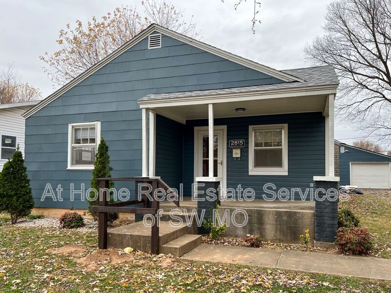 Springfield House: 2815 W Madison St