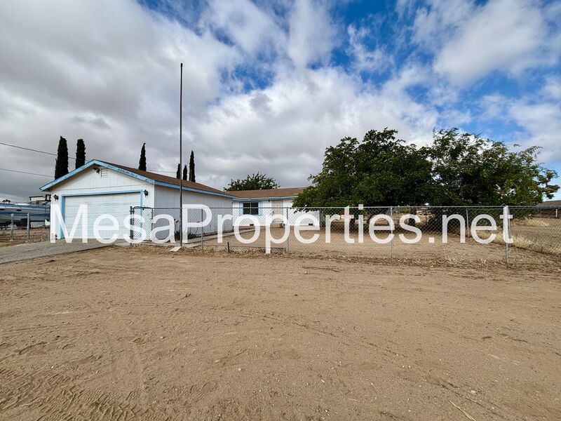 Hesperia House: 9964 Arroyo Avenue