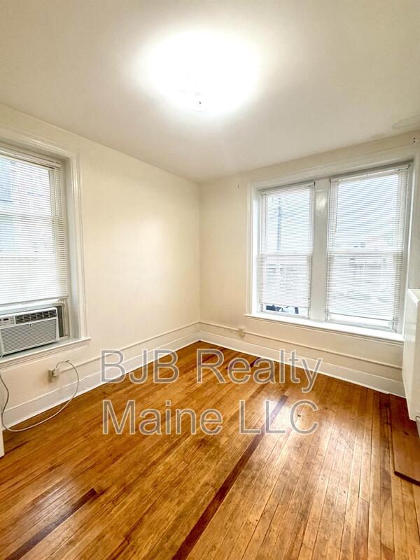 Portland Condo: 104 Oak St.