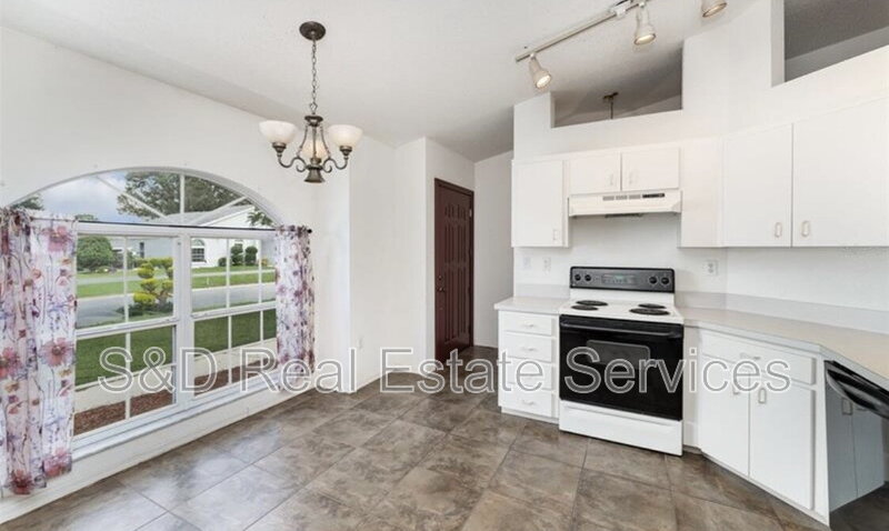 Lakeland House: 8150 Oakhurst Boulevard