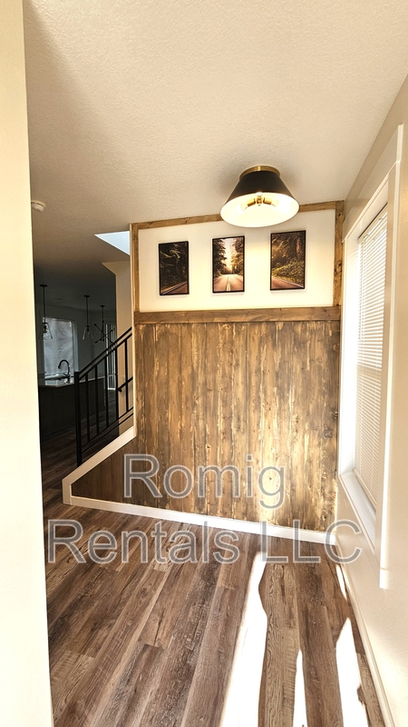 Ridgefield House: 906 Northwest 178th Street