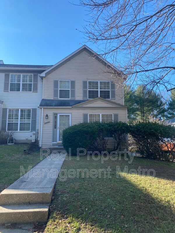 Columbia Townhome: 11821 Blue February Way