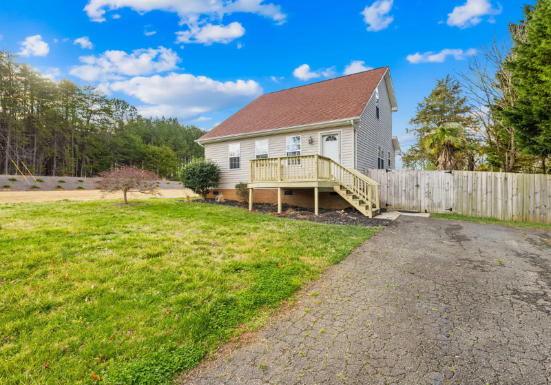 Denver House: 7610 Sarah Dr