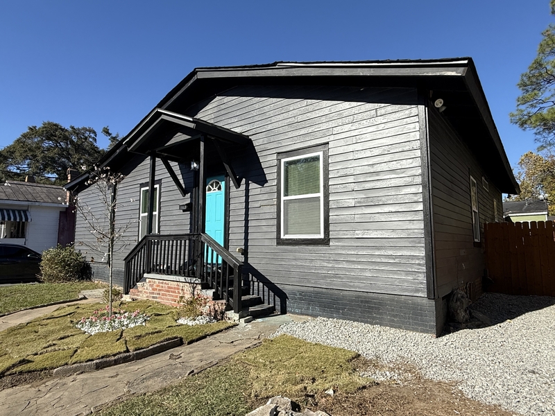 Savannah House: 728 West 39th Street