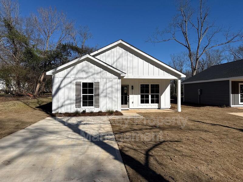 Griffin House: 405 E Chappell St