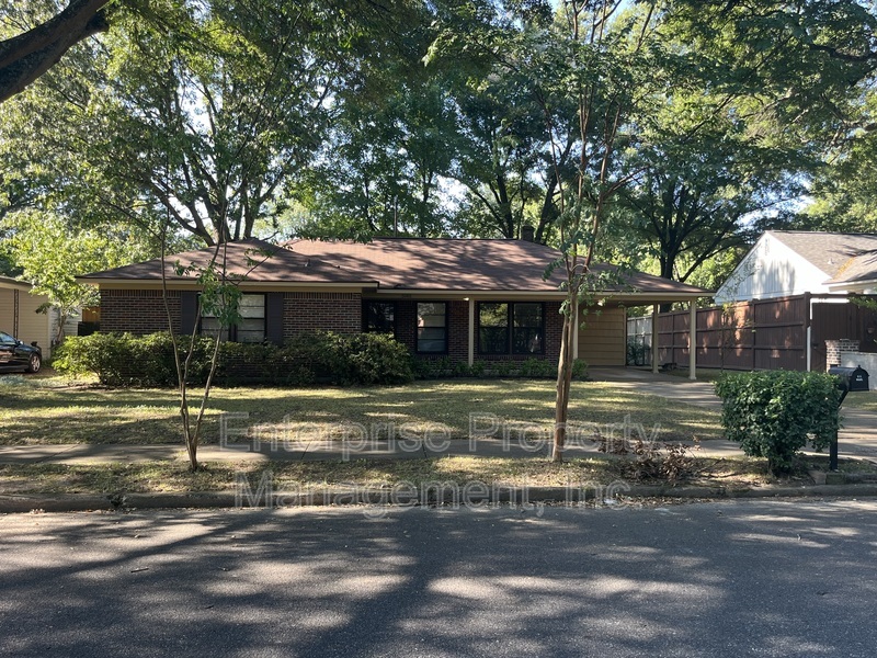 Memphis House: 5081 Whitehall Ave