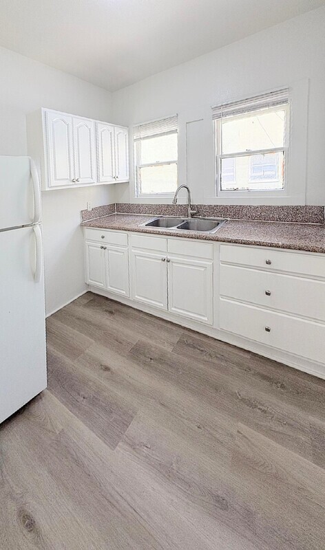 Long Beach Condo: 433 W 4th St