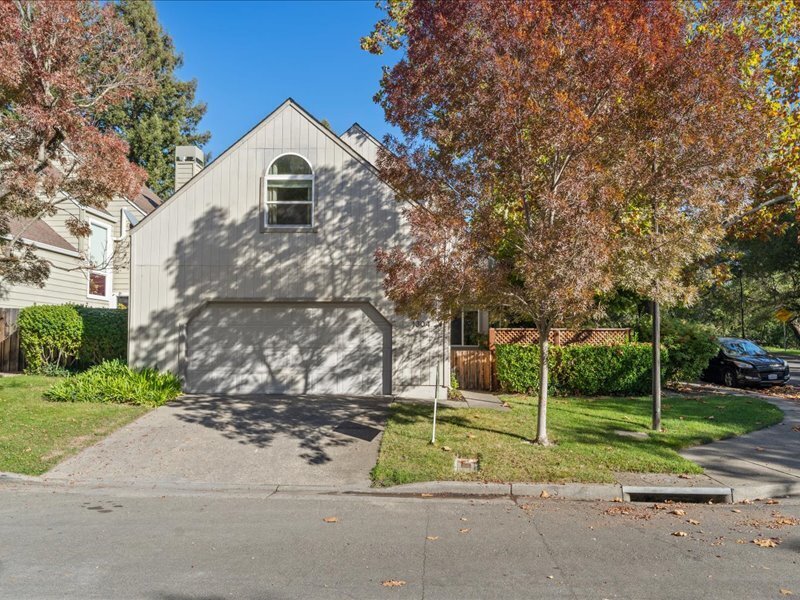 Healdsburg House: 1304 Foothill Drive