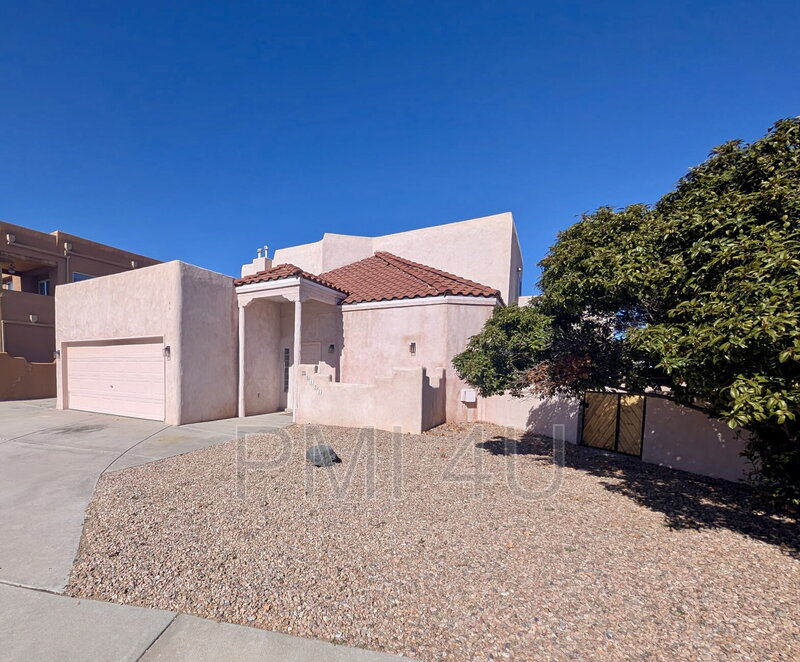 Albuquerque House: 6151 Mojave St NW