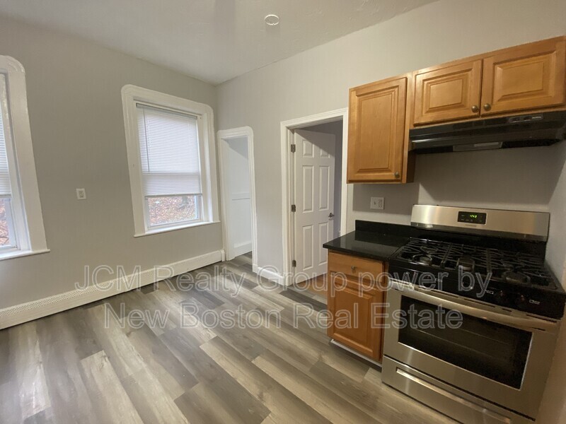 Boston: Dorchester Condo: 96-98 Woodledge Street