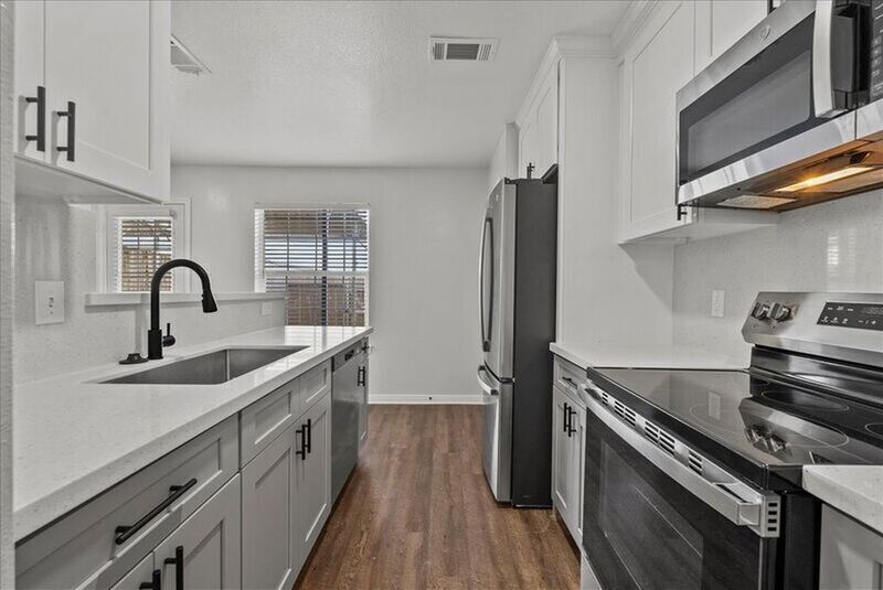 Dickinson Townhome: 5079 Akumal Calle