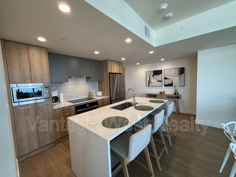 Kelowna Condo: 1408-3699 Capozzi Rd