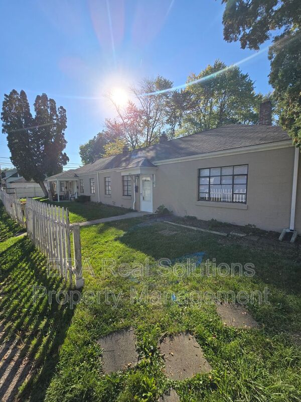 Columbus House: 2813 Freemont St