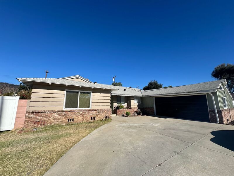 Glendora House: 951 E Foothill Blvd