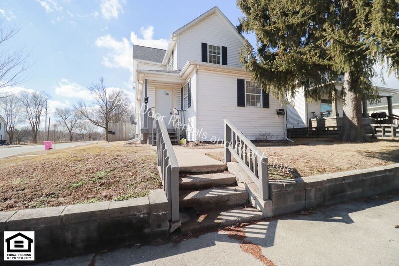 Kendallville Condo: 236 Grant St