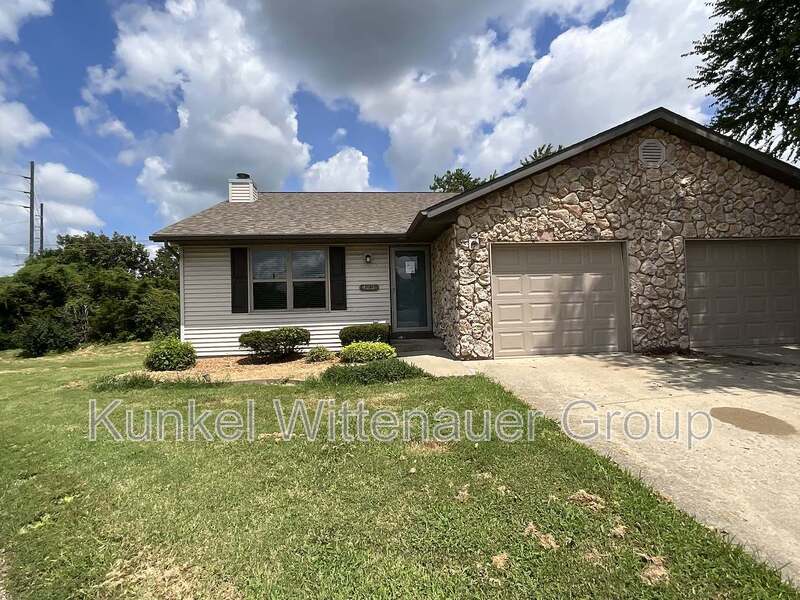 O'Fallon Condo: 422 Nancy