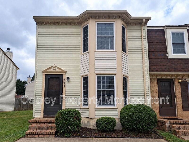 End-Unit 3 Bedroom Townhome!  - Photo 1