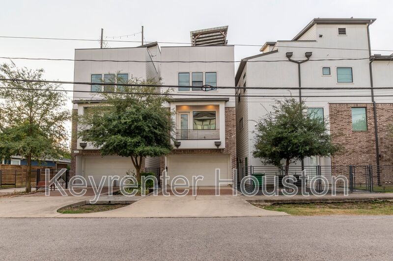 Houston House: 1211 Thompson Street