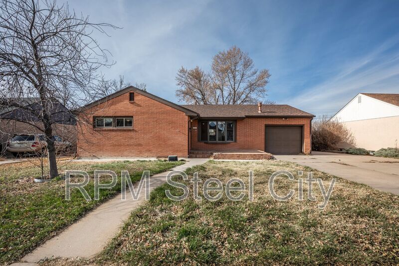 Pueblo House: 1529 Alexander Cir
