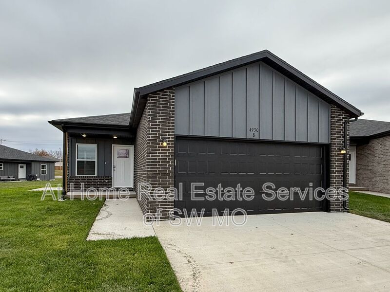 Springfield House: 4930-8 W. Minota