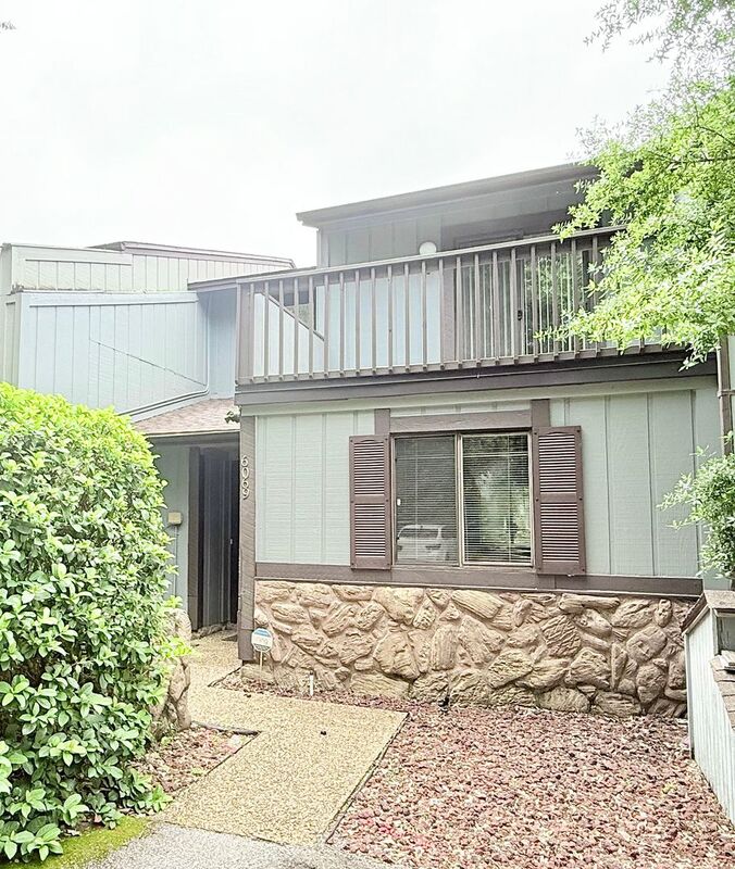 Pensacola House: 6069 Hilburn Rd