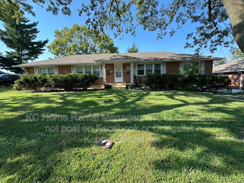 Raytown House: 10109 E 74th Ter