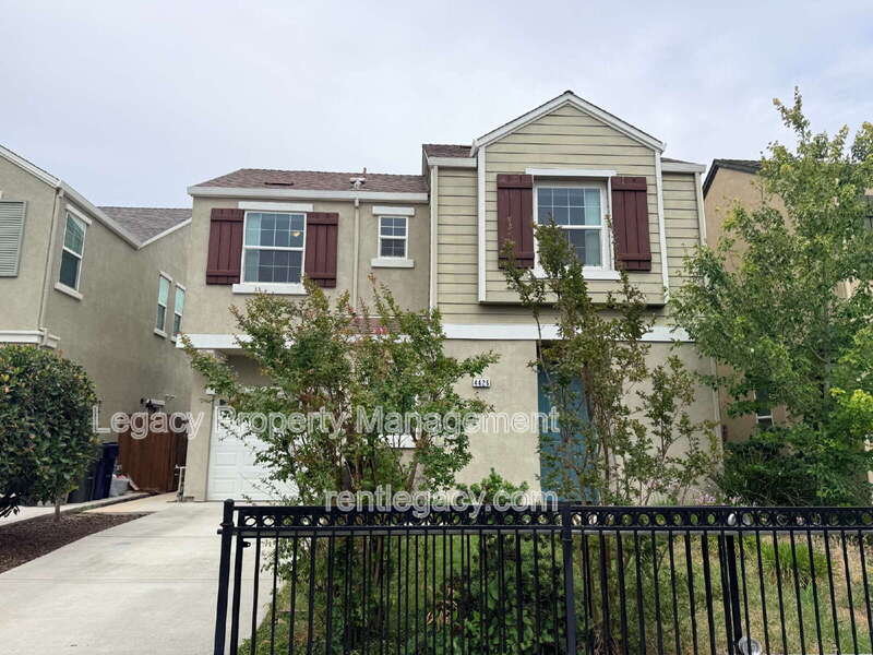 Sacramento House: 4426 Dry Creek Rd
