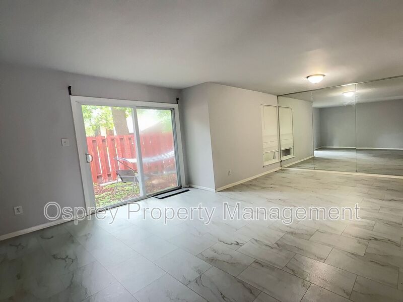 Spacious 3-Bedroom Norfolk Townhome with In-Unit Laundry and Fenced Outdoor Space - Photo 7