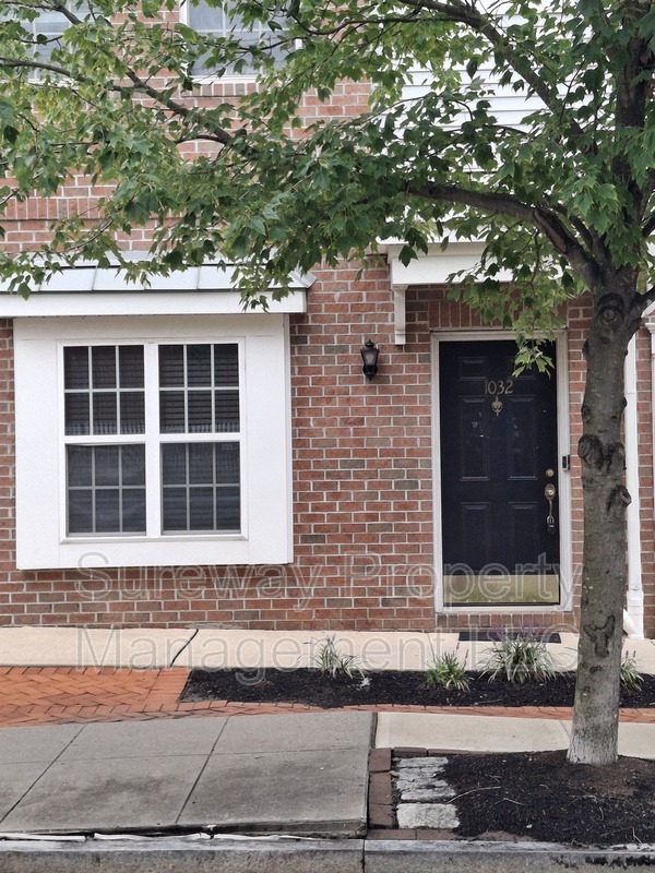 Hamilton Townhome: 1032 Lamberton St