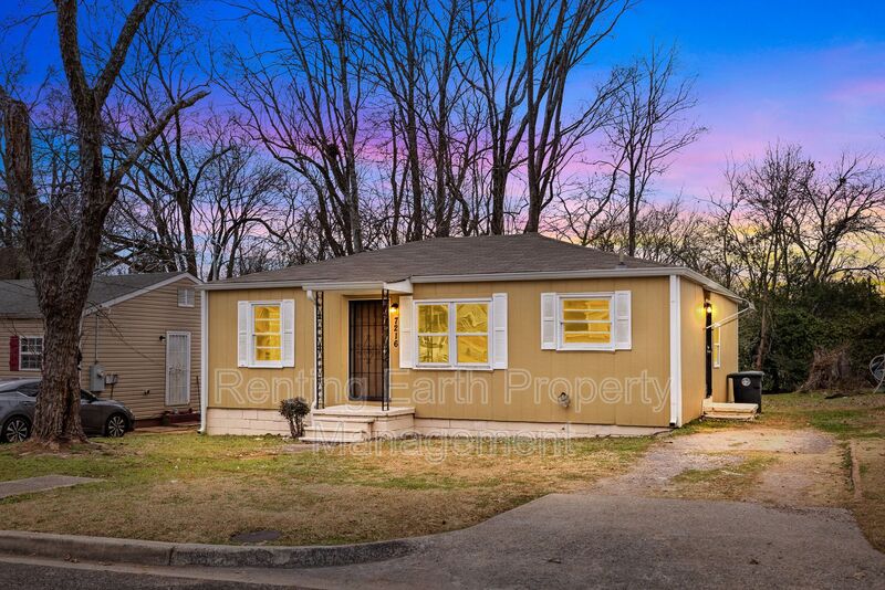 Birmingham House: 7216 Paris Ave