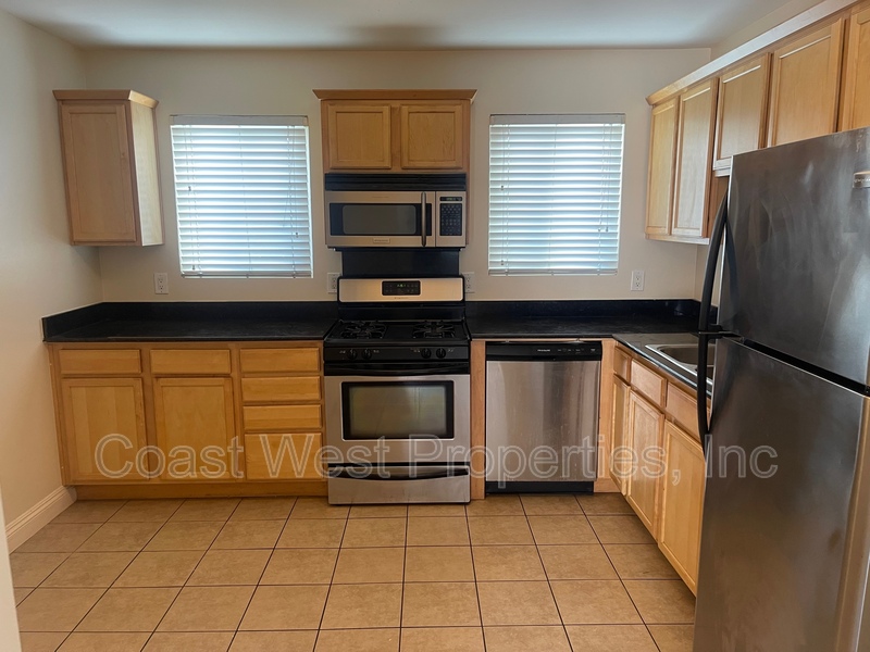 Imperial Beach Condo: 481 Palm Ave #2