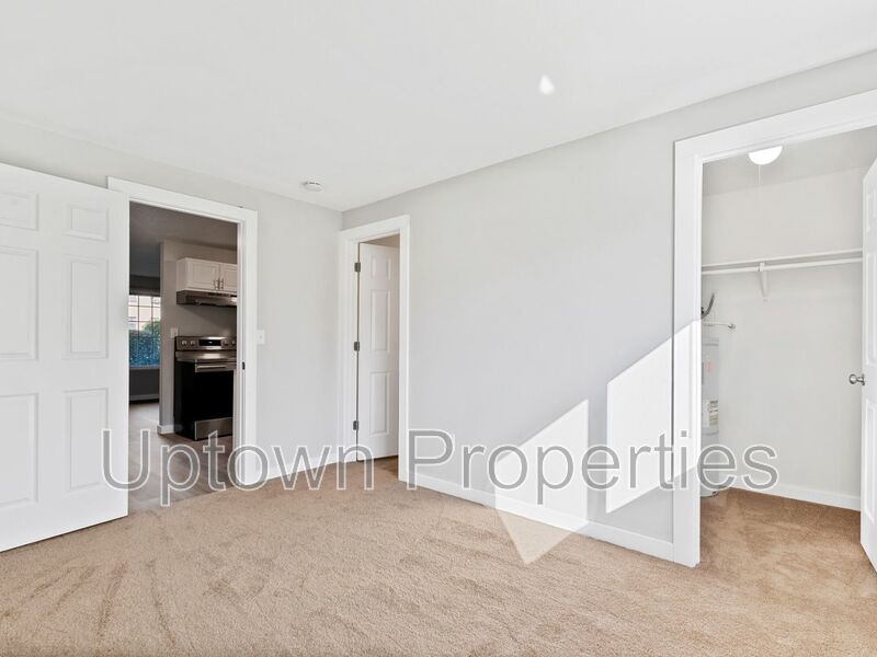 Portland House: 6822 N Richmond Ave
