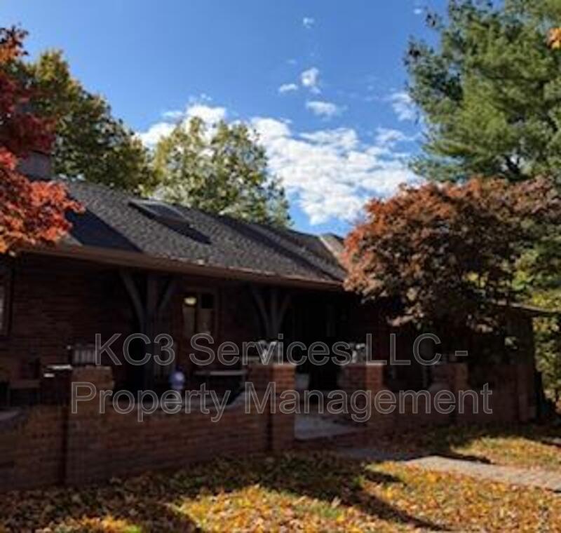 Kansas City Condo: 615 E 101st Terrace