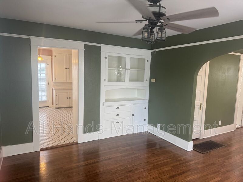 Long Beach House: 4116 E 5th