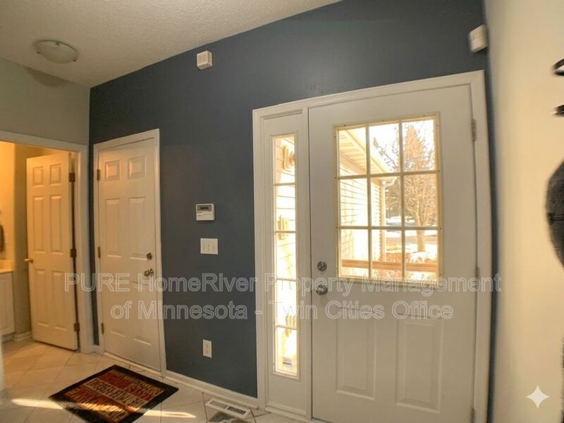 Eagan Townhome: 2245 Creekside Ct