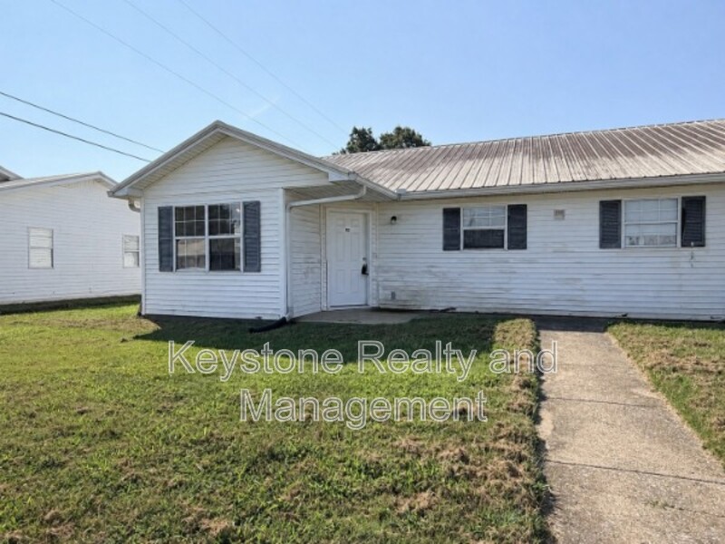 Oak Grove Apartment: 280 Thompsonville Lane