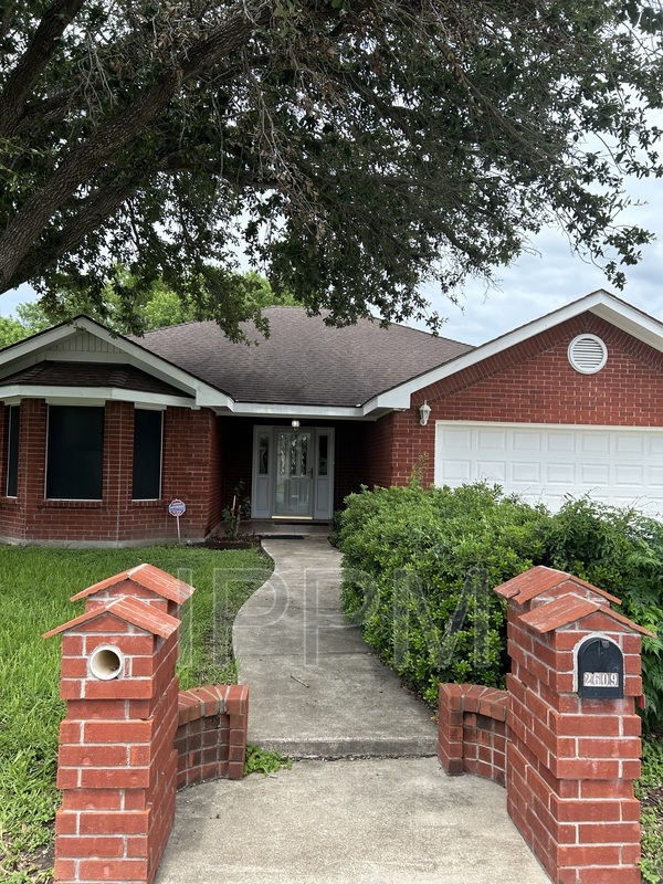 Harlingen House: 2609 Thomas Lane