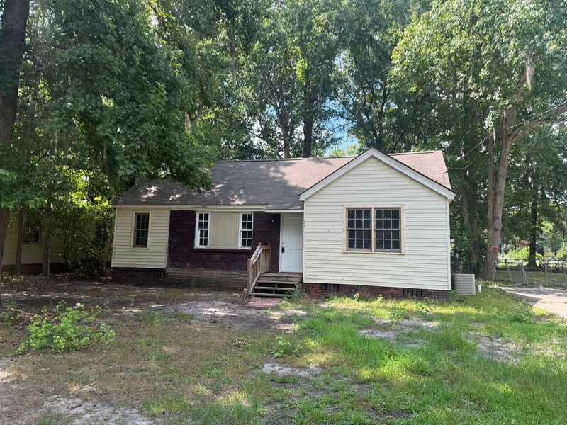 Sumter House: 424 Loring Ave