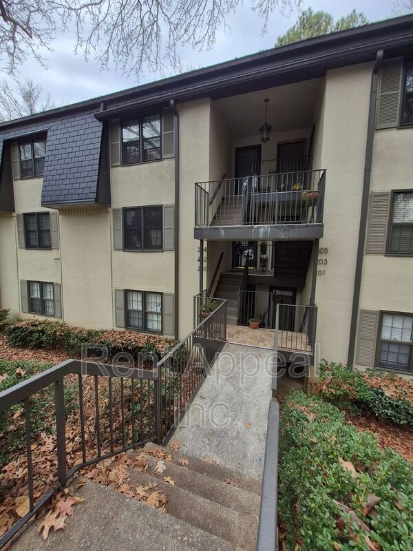 Atlanta House: 204 Triumph Dr. NW