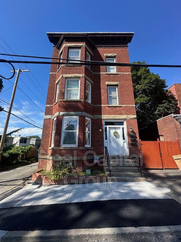 Troy Condo: 21 124th St