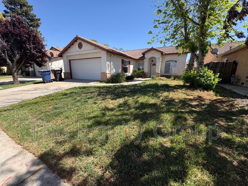 Tulare House: 1897 Modoc Avenue