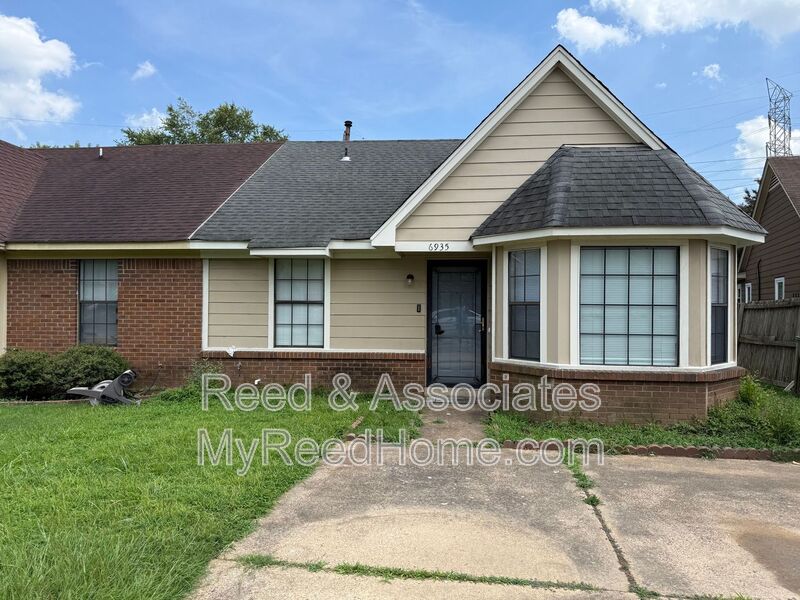 Memphis House: 6935 Hillindale Dr