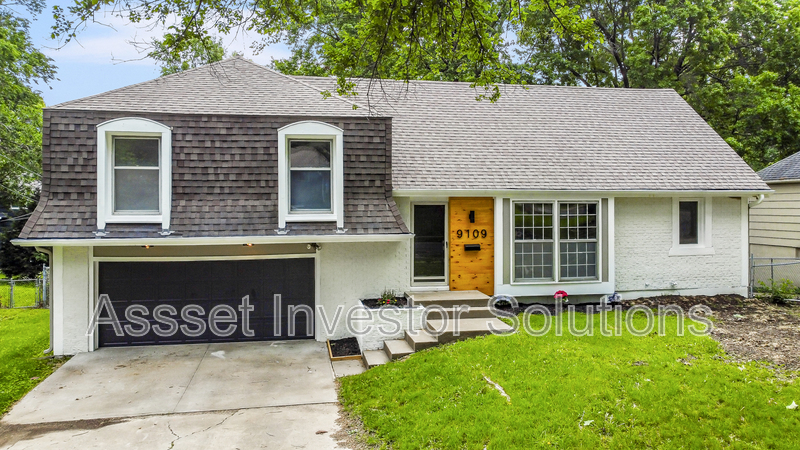 Overland Park House: 9109 Goddard St